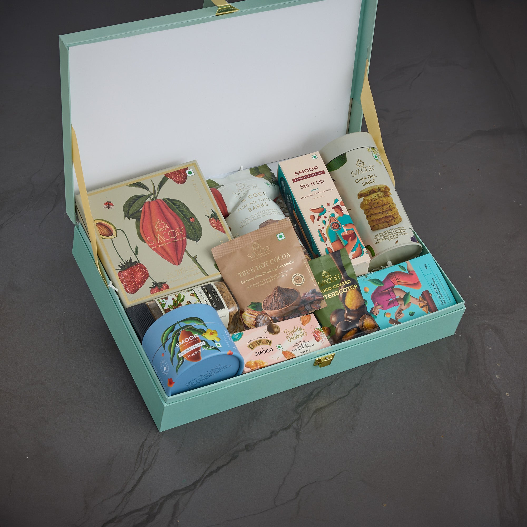AURA HAMPER