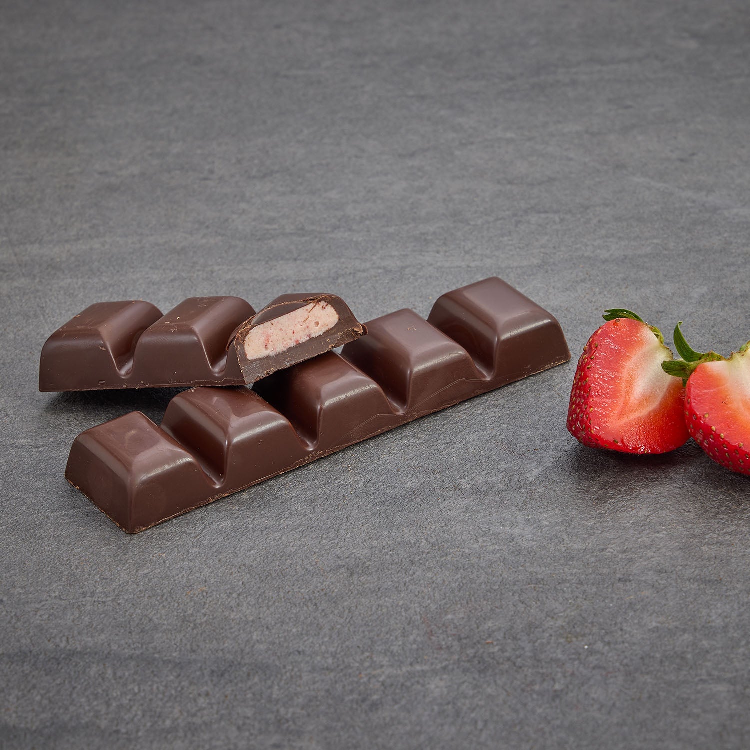 Baileys x SMOOR: Creamy Berries Chocolate Bar