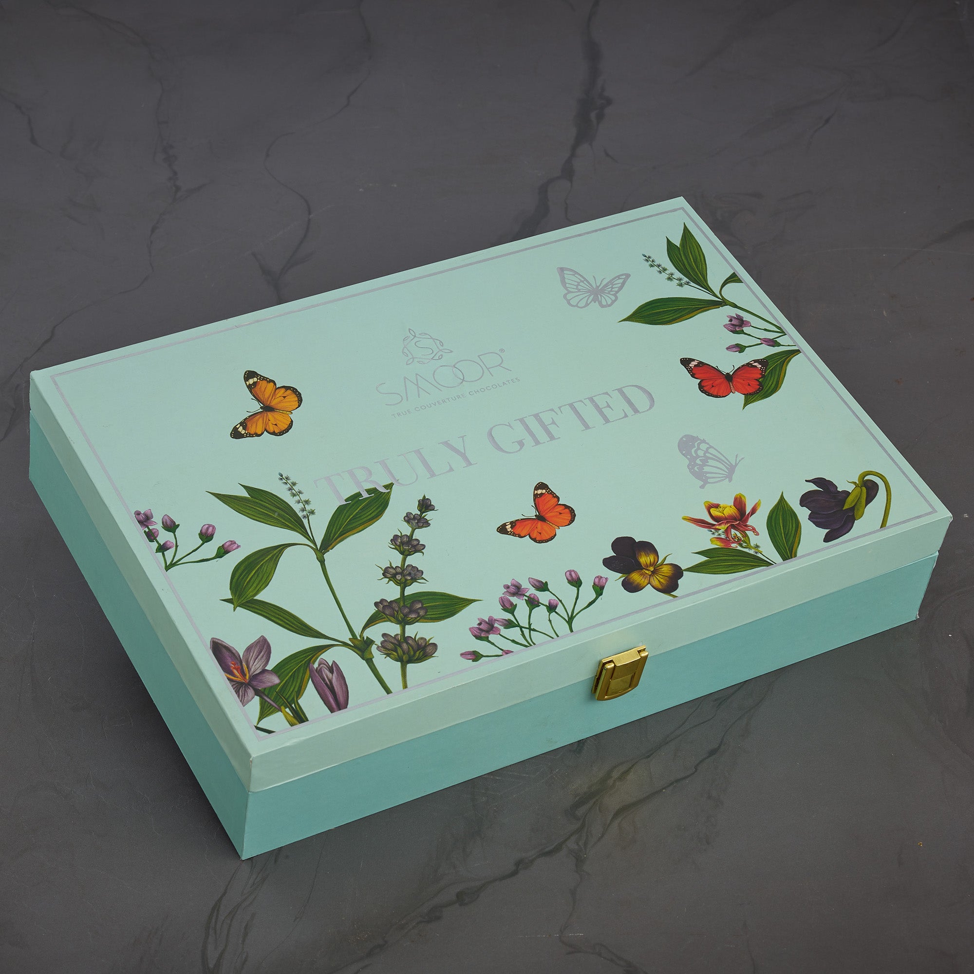 AURA HAMPER